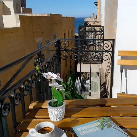 Апартаменты Old Town 2br With Balcony By Aureum