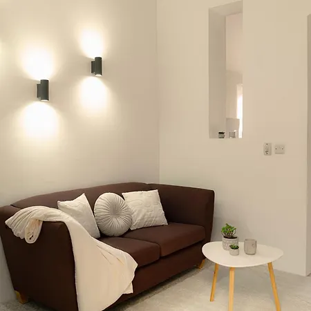 Old Town 2br With Balcony By Aureum * Валетта