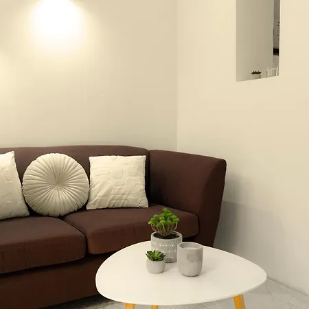 Old Town 2br With Balcony By Aureum