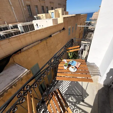 Old Town 2br With Balcony By Aureum Апартаменты *